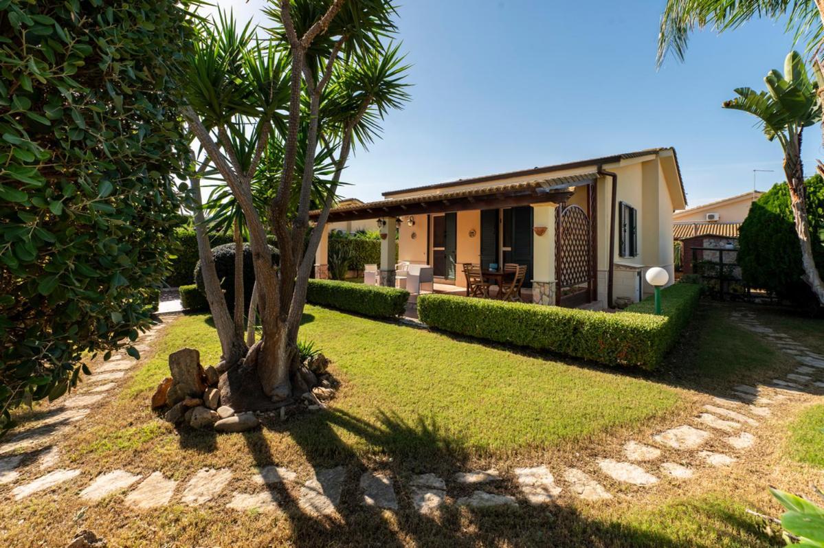 Villa Plumeria Campofelice Di Roccella Exterior foto