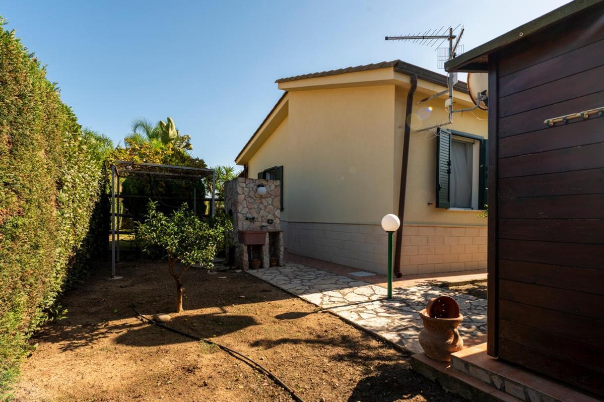 Villa Plumeria Campofelice Di Roccella Exterior foto